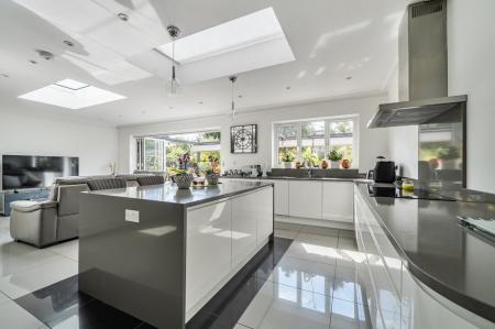 Winchmore Hill Road, London, N14