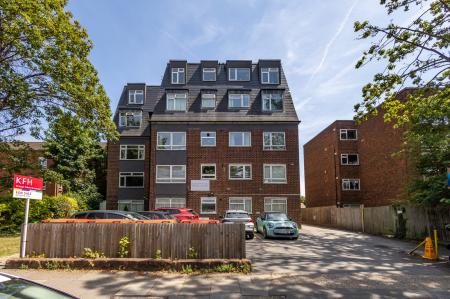 High Road, Whetstone, London, N20