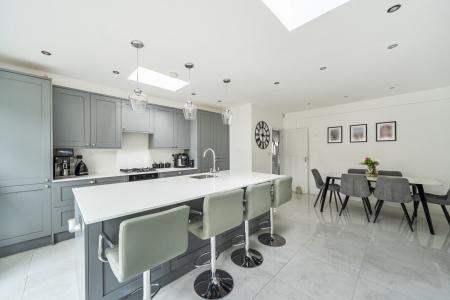 Chestnut Grove, Barnet, EN4
