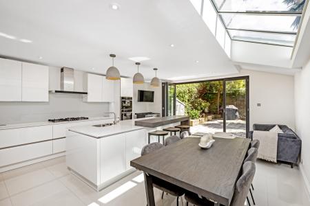 Bovingdon Road, London, SW6