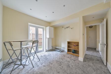 Oaklands Grove, London, W12
