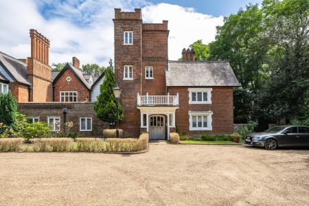 Devey Close, Kingston Upon Thames, KT2
