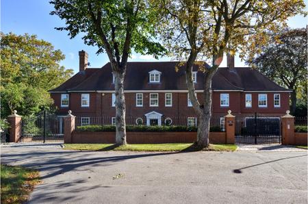 Stoke Road, Kingston Upon Thames, Surrey, KT2