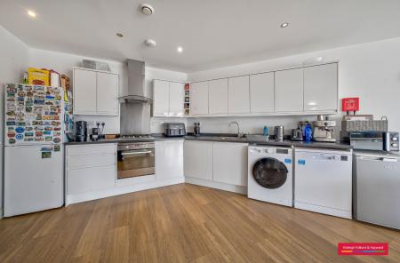 Green Lanes, Palmers Green, London, N13