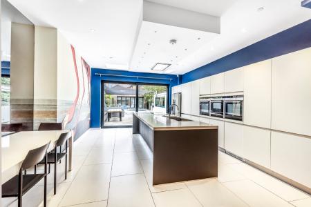 Tenniswood Road, Enfield, EN1