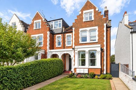 Onslow Gardens, Muswell Hill, London, N10