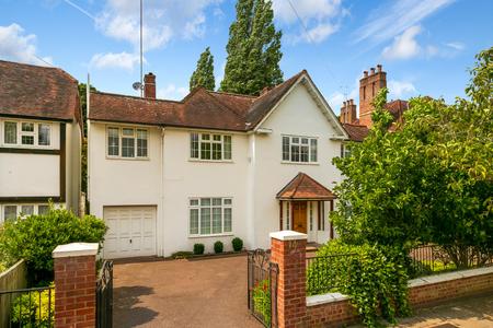 Roedean Crescent, Roehampton, London, SW15
