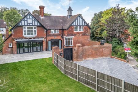 Woodland Way, West Wickham, Kent, BR4