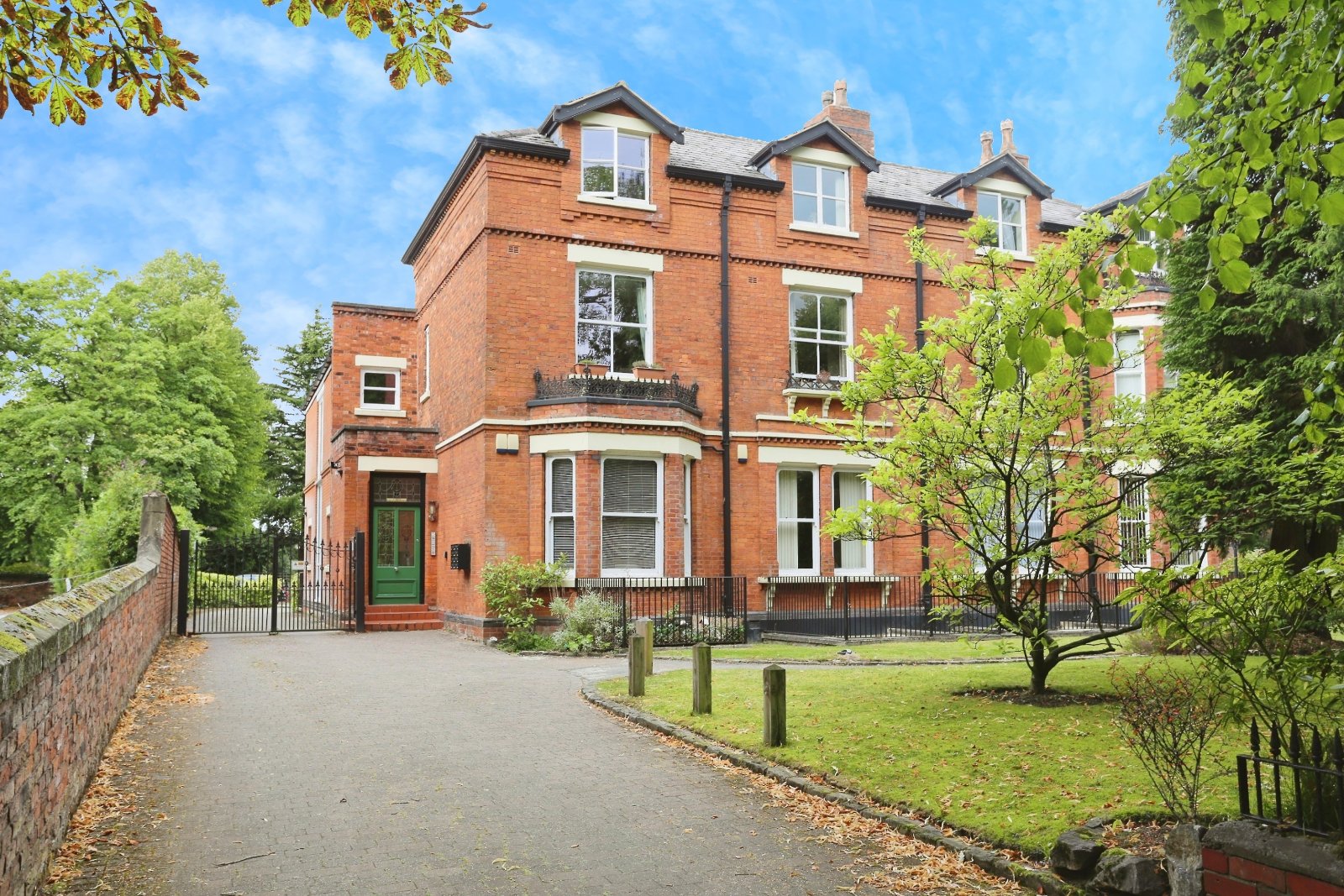 Heaton Moor Road, Heaton Moor, Stockport, SK4