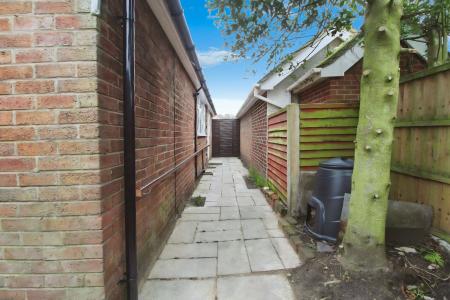 3 bedroom Bungalow to let in Argarmeols Road, Formby