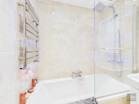 3 bedroom Semi-detached house to let in Aragon Close, Lydiate