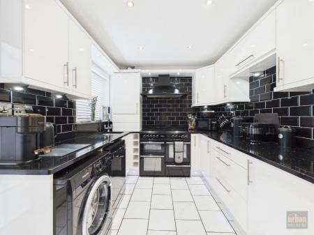 3 bedroom Semi-detached house to let in Aragon Close, Lydiate