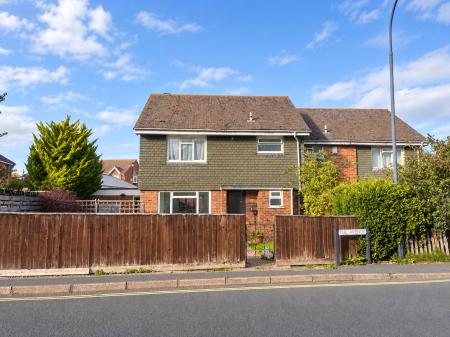 property to rent - The Avenue, Totland Bay, Isle of Wight, PO39