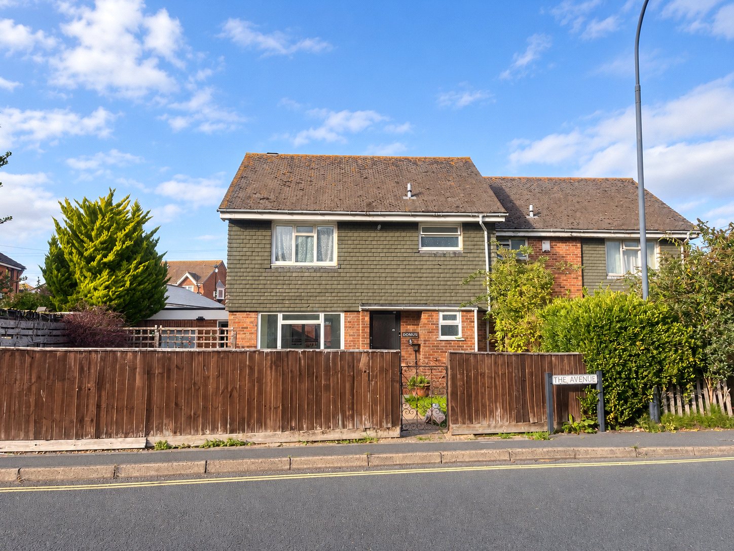 property to rent - The Avenue, Totland Bay, Isle of Wight, PO39