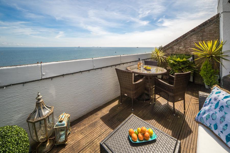 2 bedroom apartment to rent - Seaview Bay, Pier Road, Seaview, PO34