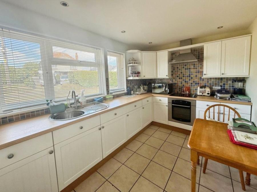2 bedroom bungalow to rent - Howgate Road, Bembridge, PO35