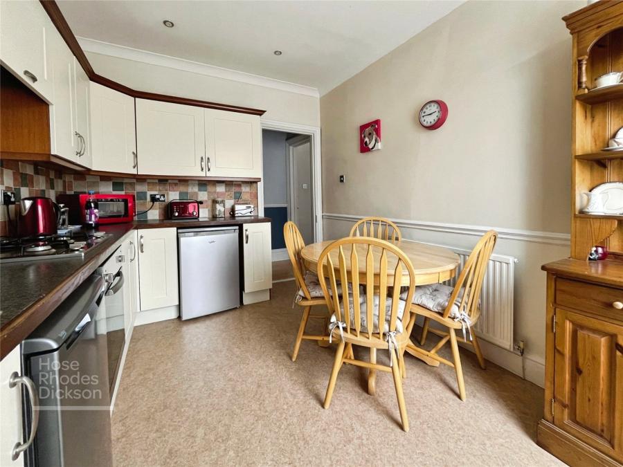 2 bedroom apartment to rent - High Street, Sandown, PO36