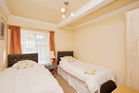 2 bedroom apartment to rent - Church Road, Shanklin, PO37