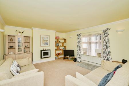 2 bedroom apartment to rent - Church Road, Shanklin, PO37