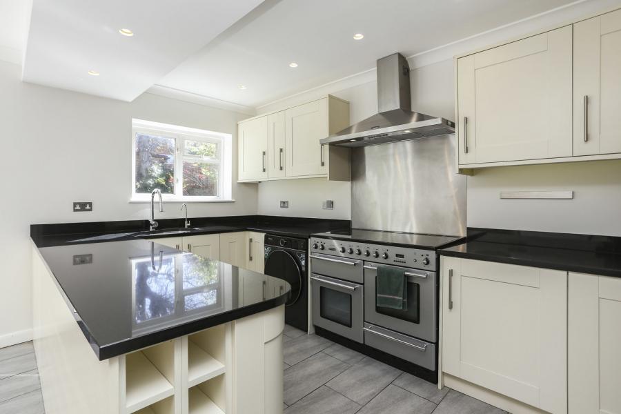 4 bedroom semi detached to rent - Westgate Road, Beckenham, BR3 - Property View 2