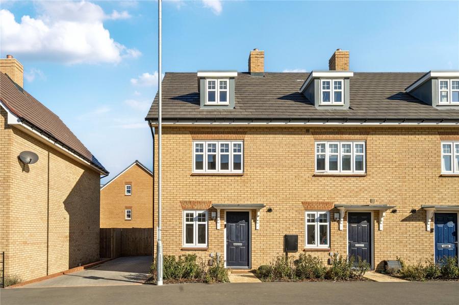 3 bedroom townhouse to rent - Lakeside Drive, Wixams, Bedford, Bedfordshire, MK42 - Property View 1