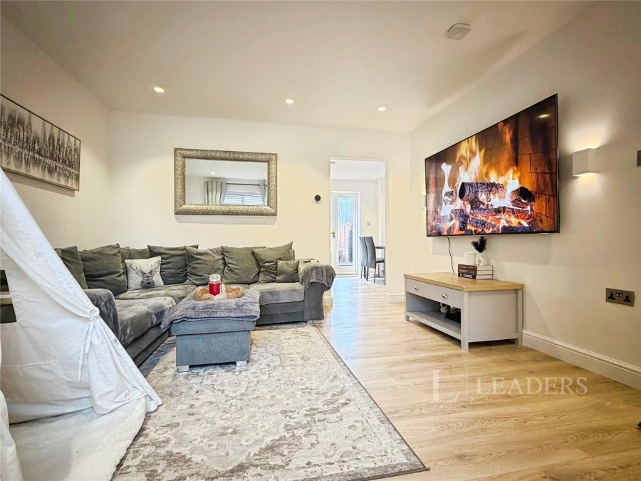 3 bedroom house for sale - Long Croft, Takeley, Bishop's Stortford, Essex, CM22 - Property View 3
