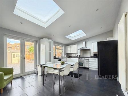 5 bedroom house for sale - Plaw Hatch Close, Bishop's Stortford, Hertfordshire, CM23 - Property View 2