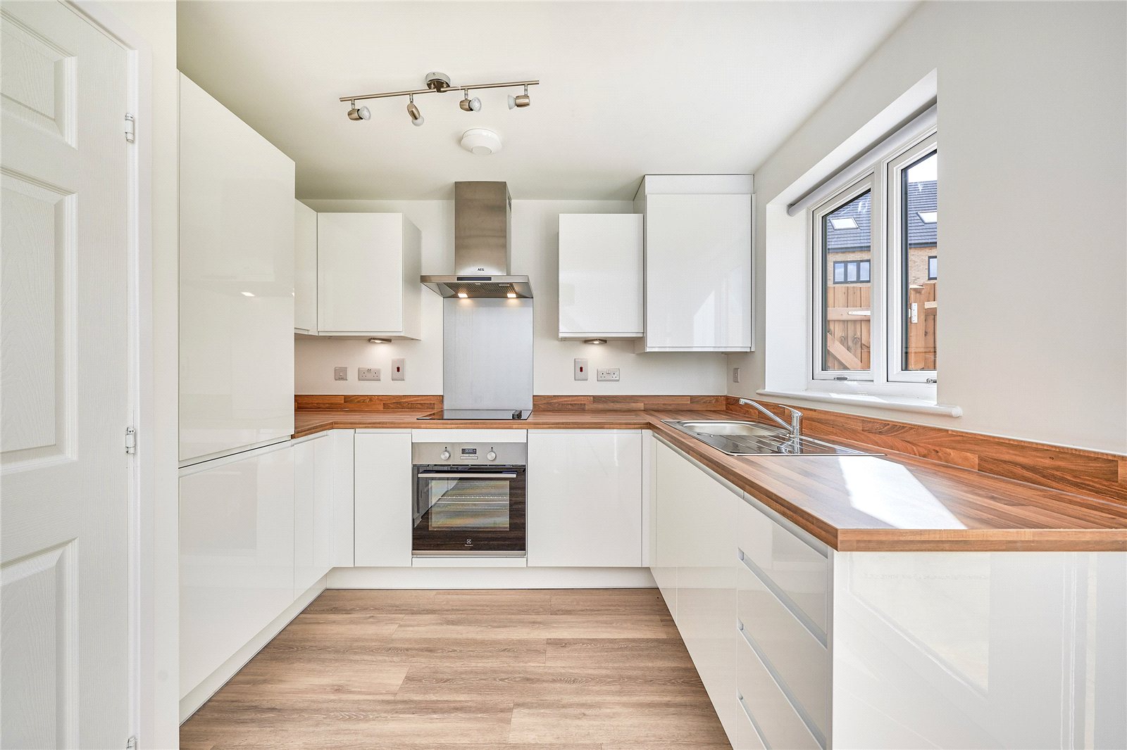 3 bedroom house to rent - Bull Close, Bishop's Stortford, Hertfordshire, CM23 - Property View 1