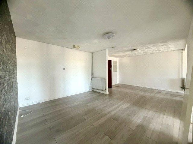 3 bedroom apartment to rent - Oaktree Road, Southampton, Hampshire, SO18 - Property View 1