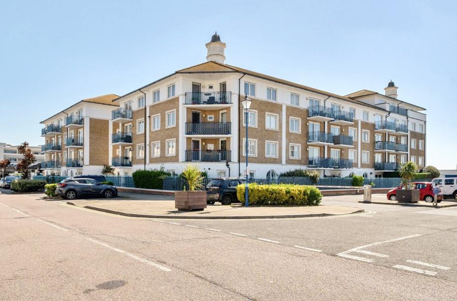 2 bedroom apartment to rent - Britannia Court, The Strand, Brighton, BN2 - Property View 3