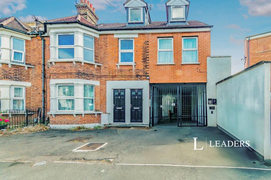 2 bedroom apartment to rent - Martins Road, Bromley, BR2 - Property View 1