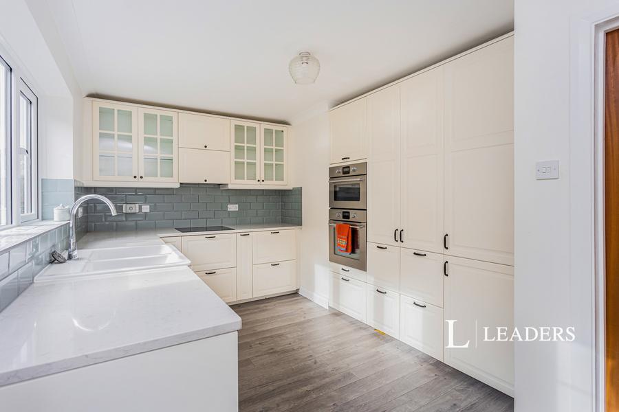 4 bedroom bungalow to rent - Folders Close, Burgess Hill, West Sussex, RH15 - Property View 3