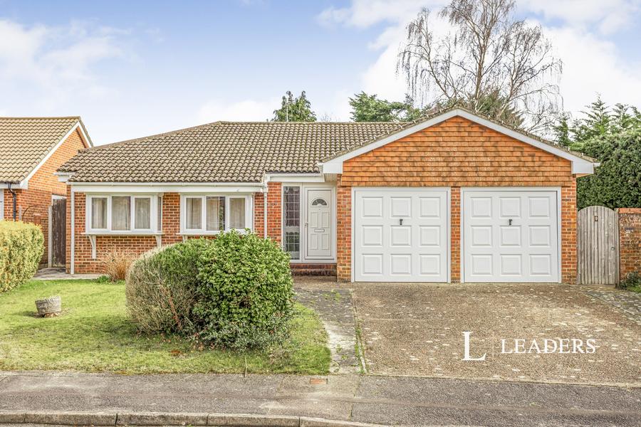 4 bedroom bungalow to rent - Folders Close, Burgess Hill, West Sussex, RH15 - Property View 1