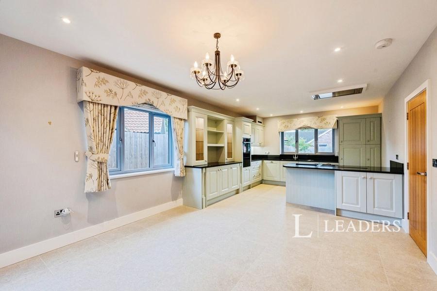 4 bedroom bungalow to rent - Kingshall Street, Rougham, Bury St. Edmunds, IP30 - Property View 3