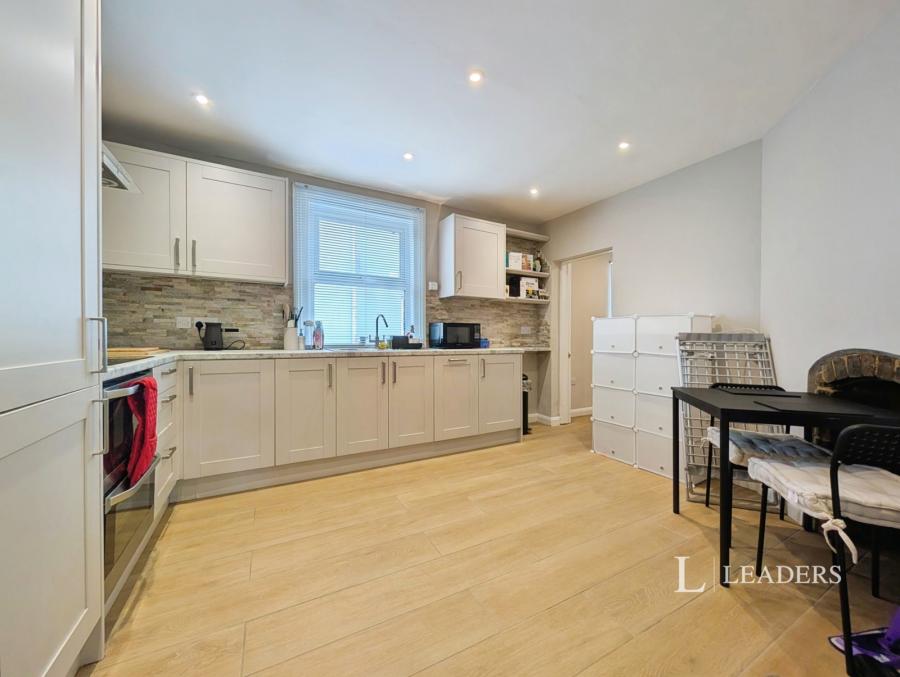 2 bedroom apartment to rent - Hewlett Place, Cheltenham, Gloucestershire, GL52 - Property View 2