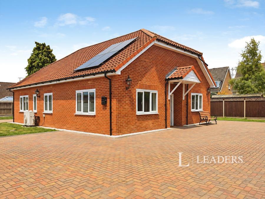 3 bedroom bungalow for sale - Mersea Road, Colchester, Essex, CO2 - Property View 1