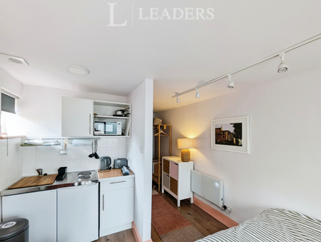 studio to rent - Meath Green Lane, Horley, RH6 - Property View 3
