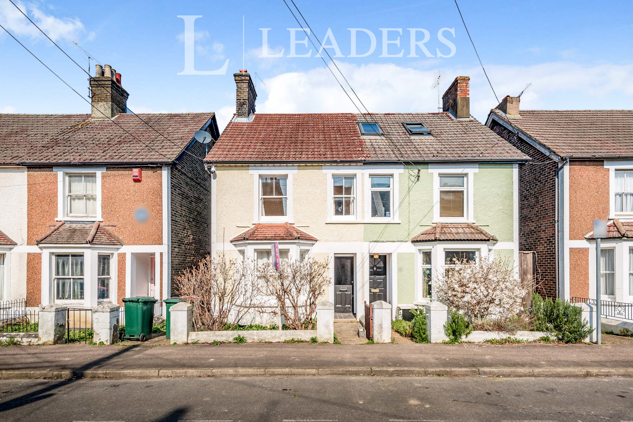 3 bedroom house to rent - Victoria Road, Crawley, RH11 - Property View 1