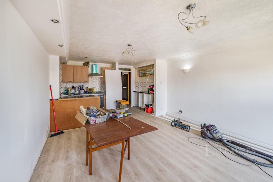 studio to rent - Bowman Court, London Road, Crawley, RH10 - Property View 2