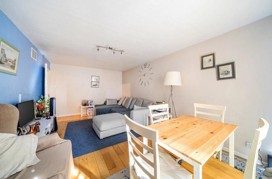 2 bedroom apartment for sale - Woodcote Road, Wallington, SM6 - Property View 2