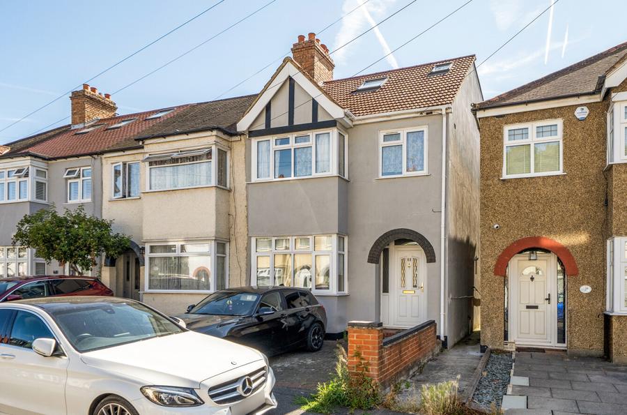 4 bedroom house for sale - Morden Gardens, Mitcham, CR4 - Property View 1
