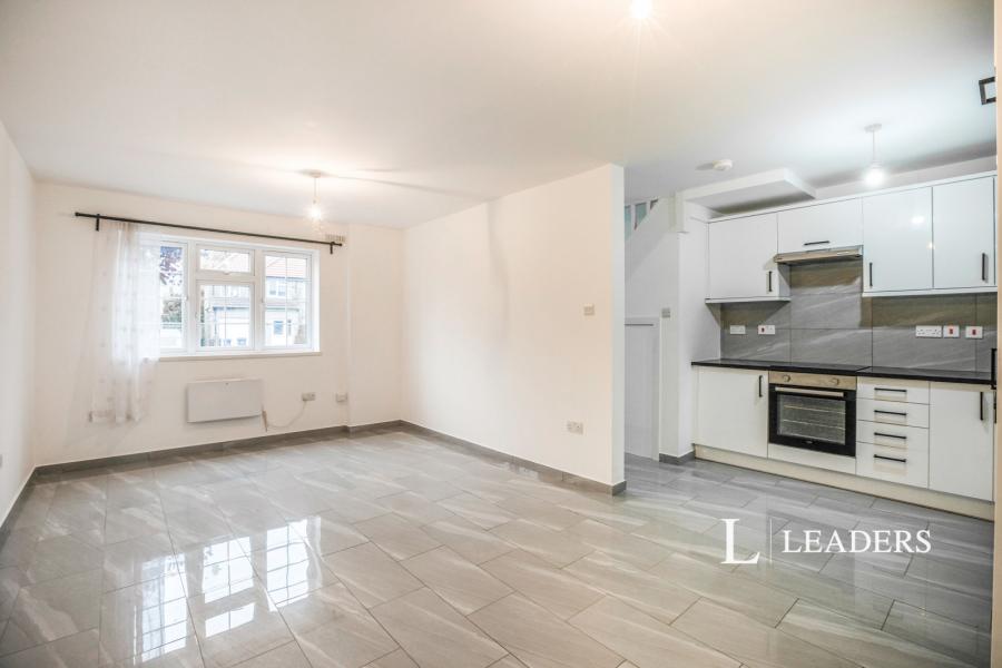 property to rent - Overbury Crescent, New Addington, Croydon, CR0 - Property View 2