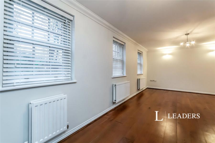 property to rent - Gawton Crescent, Coulsdon, CR5 - Property View 2