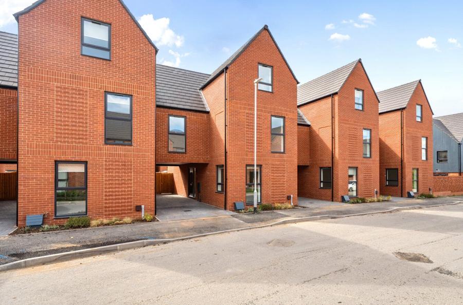 4 bedroom terraced to rent - Waterslade Way, Houghton Regis, Dunstable, Bedfordshire, LU5 - Property View 1