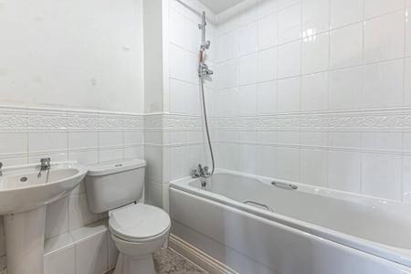 apartment to rent - Lake Street, Leighton Buzzard, Bedfordshire, LU7 - Property View 3