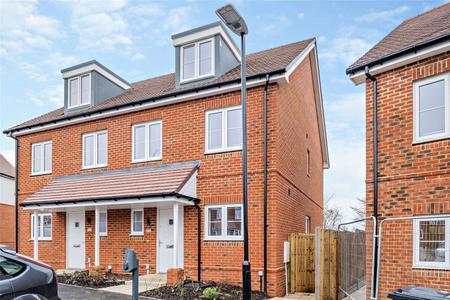 4 bed property for rent in Glenister Way, St. Leonards-on-Sea, East Sussex, TN37