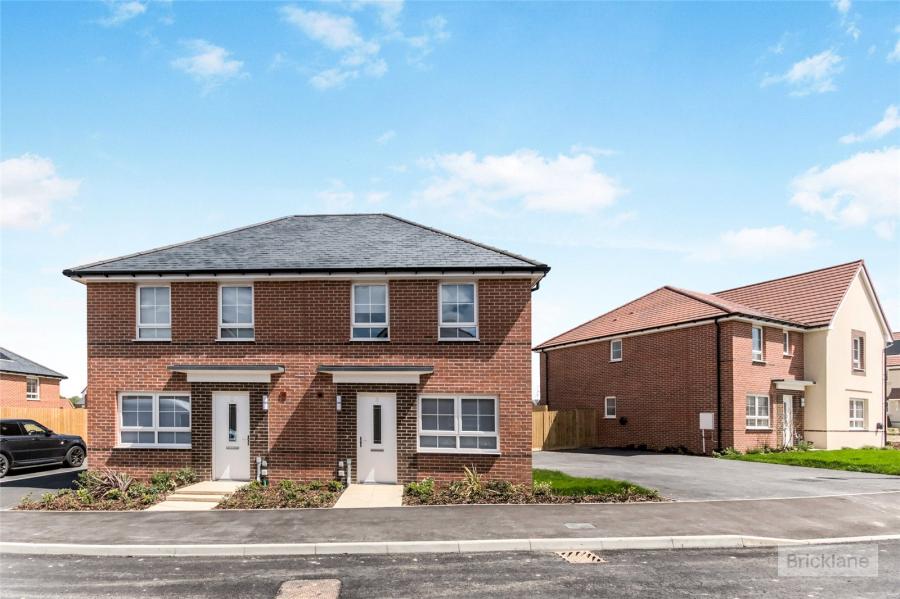 3 bedroom house to rent - Tangmere Road, Hailsham, East Sussex, BN27 - Property View 1