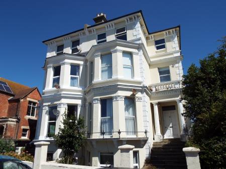 2 bedroom apartment to rent - Upperton Gardens, Eastbourne, BN21