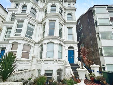 2 bedroom apartment to rent - South Cliff, Eastbourne, BN20