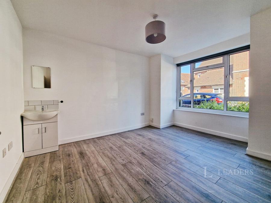 property to rent - Market Street, Eastleigh, Hampshire, SO50 - Property View 2